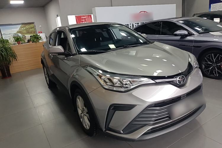 Used Toyota IZOA 2022 2.0L Yixing Version Front Right 45 Deg
