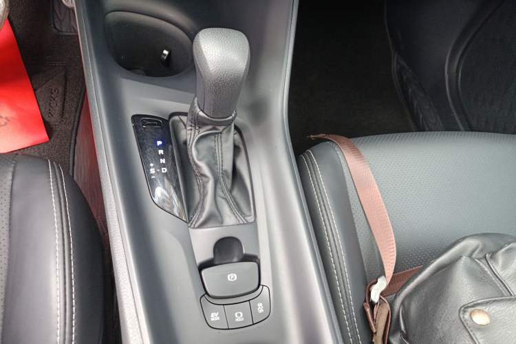 Used Toyota IZOA 2022 Dual-Motor 2.0L Yi Xing Edition Gear Lever