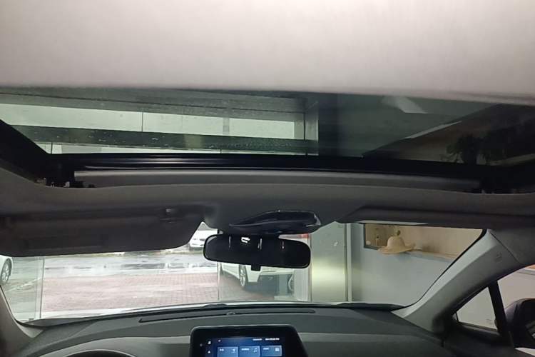 Used Toyota IZOA 2022 2.0L Yixing Version Headliner