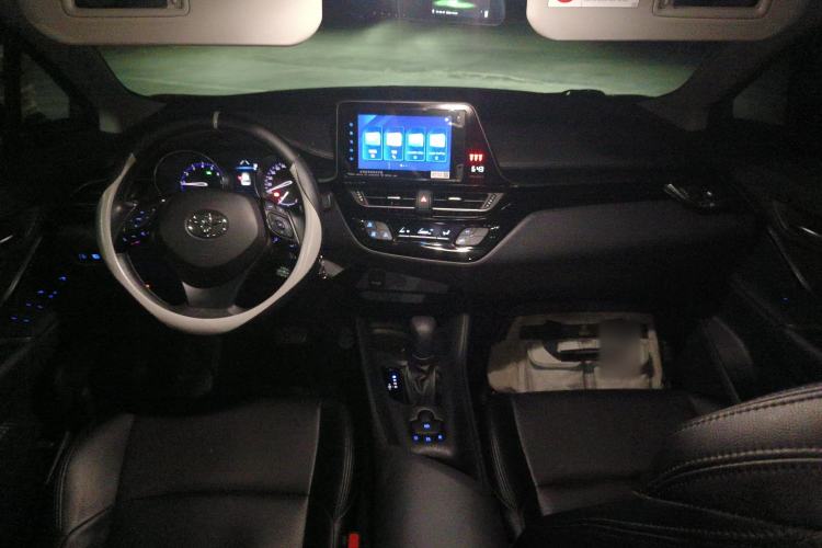 Used Toyota IZOA 2022 2.0L Yixing Version Interior 2