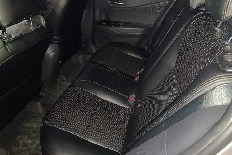 Used Toyota IZOA 2022 2.0L Yixing Version Interior 4