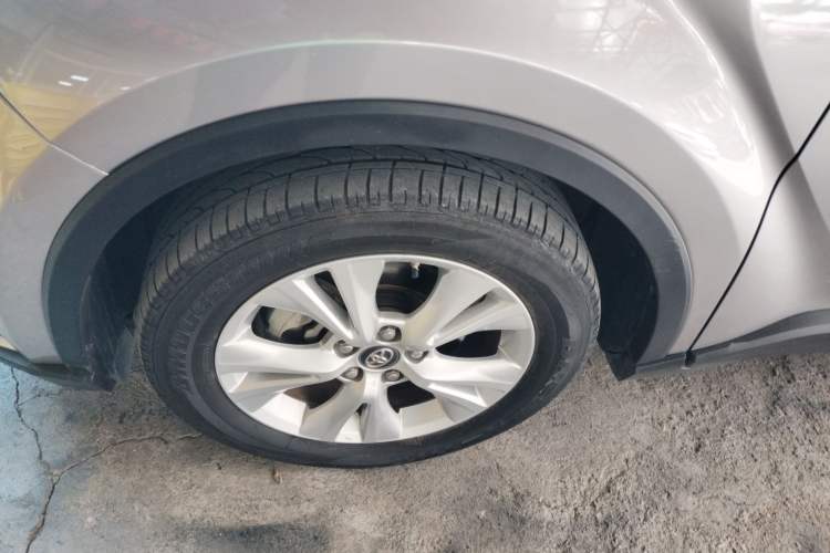 Used Toyota IZOA 2022 2.0L Yixing Version Left Front Wheel Hub