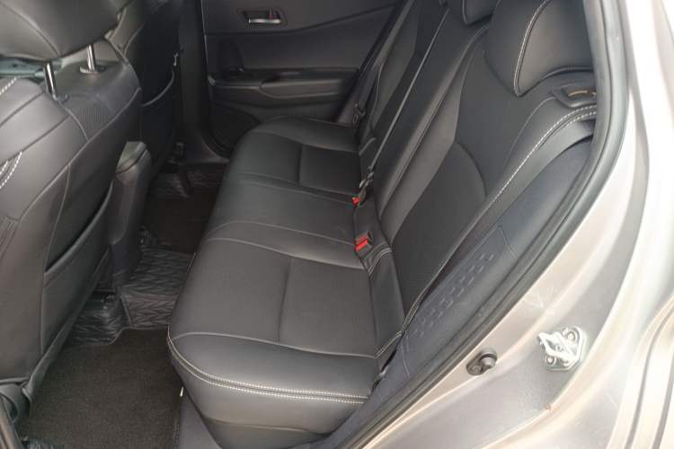 Used Toyota IZOA 2022 Dual-Motor 2.0L Yi Xing Edition Left Rear Seat
