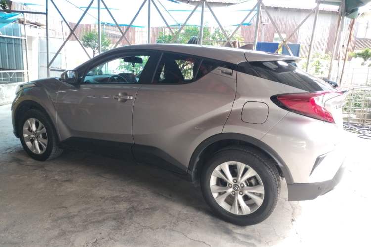 Used Toyota IZOA 2022 2.0L Yixing Version Left Side