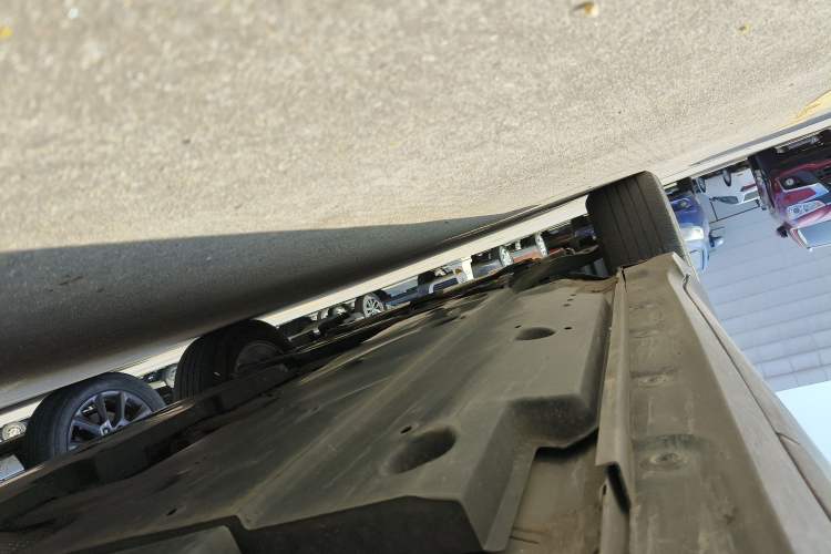 Used Toyota IZOA 2022 Dual-Motor 2.0L Yi Xing Edition Left Side Sill