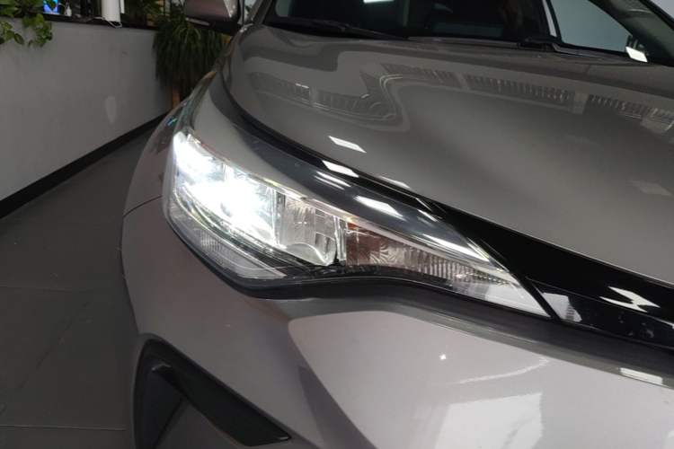 Used Toyota IZOA 2022 2.0L Yixing Version Right Front Headlight