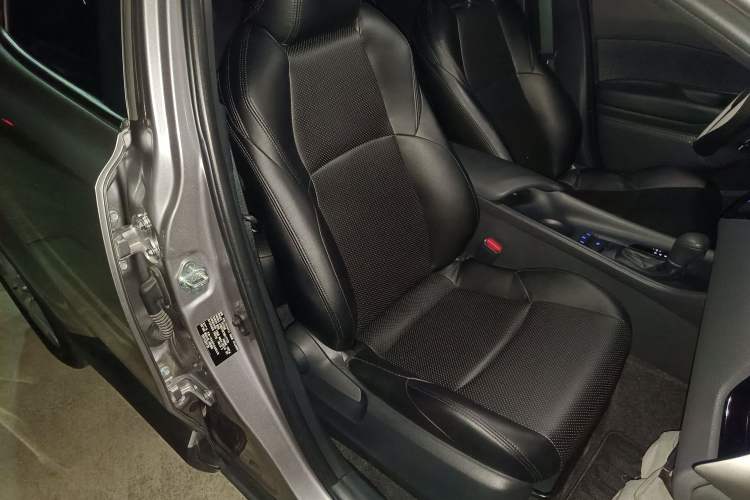 Used Toyota IZOA 2022 2.0L Yixing Version Right Front Seat