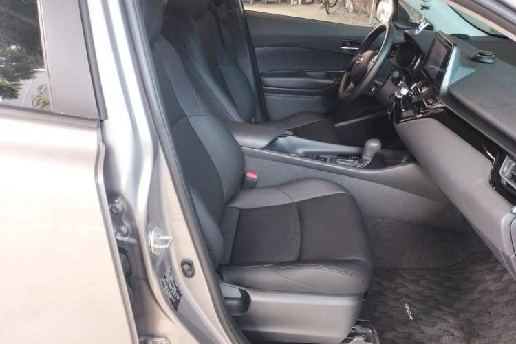 Used Toyota IZOA 2022 2.0L Yixing Version Right Front Seat