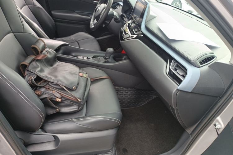 Used Toyota IZOA 2022 Dual-Motor 2.0L Yi Xing Edition Right Front Seat