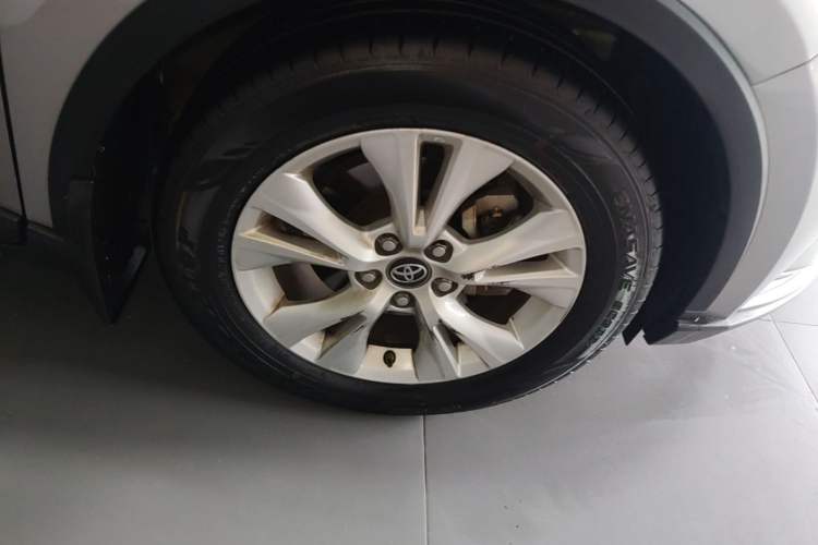 Used Toyota IZOA 2022 2.0L Yixing Version Right Front Wheel Hub