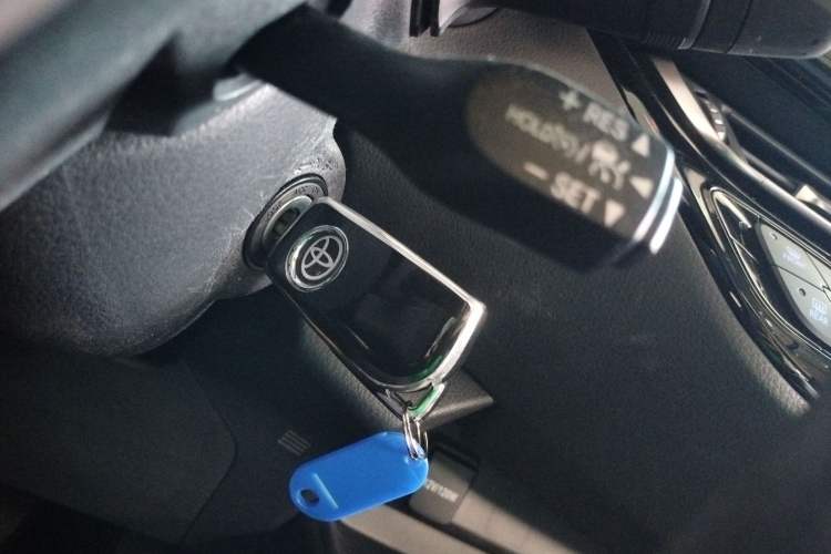 Used Toyota IZOA 2022 2.0L Yixing Version Vehicle Key