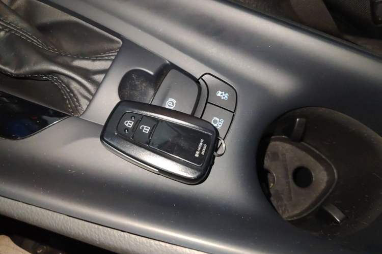 Used Toyota IZOA 2022 2.0L Yixing Version Vehicle Key