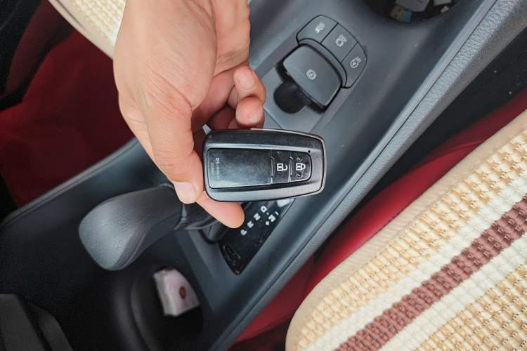 Used Toyota IZOA 2022 2.0L Yixing Version Vehicle Key