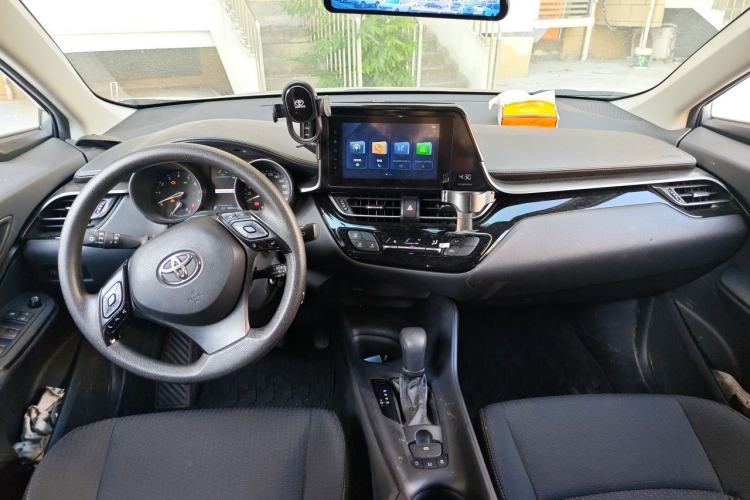 Used Toyota IZOA 2022 2.0L Yixing Version Center Console