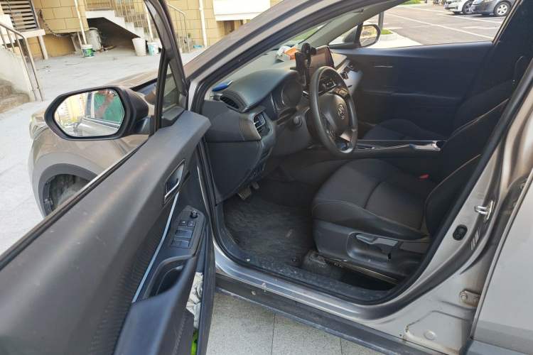Used Toyota IZOA 2022 2.0L Yixing Version Driver Seat