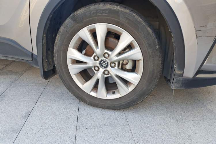 Used Toyota IZOA 2022 2.0L Yixing Version Right Front Wheel Hub