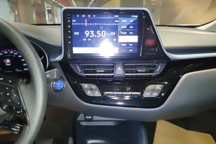 Used Toyota IZOA 2022 Dual-Motor 2.0L Yi Xing Edition Audio And AC Panel