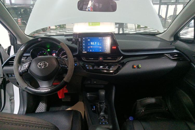 Used Toyota IZOA 2022 2.0L Yixing Version Center Console