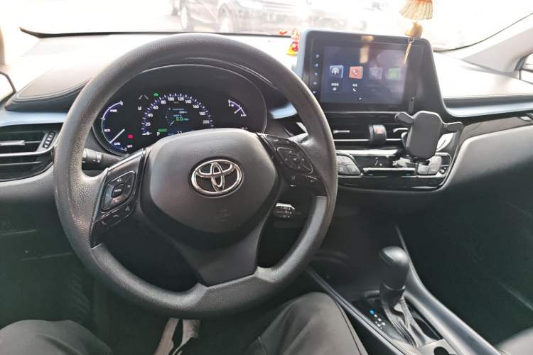 Used Toyota IZOA 2022 Dual-Motor 2.0L Yi Xing Edition Center Console
