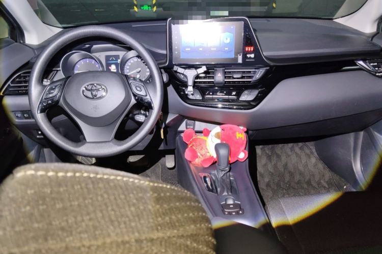 Used Toyota IZOA 2022 2.0L Yixing Version Center Console