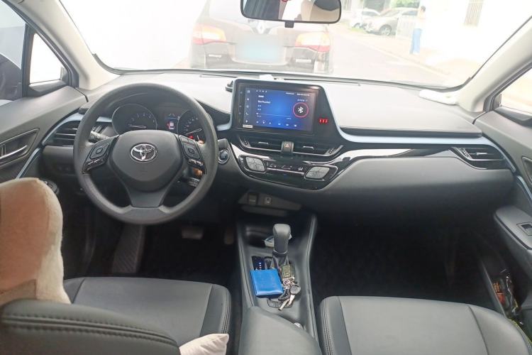 Used Toyota IZOA 2022 2.0L SPORT Edition Center Console