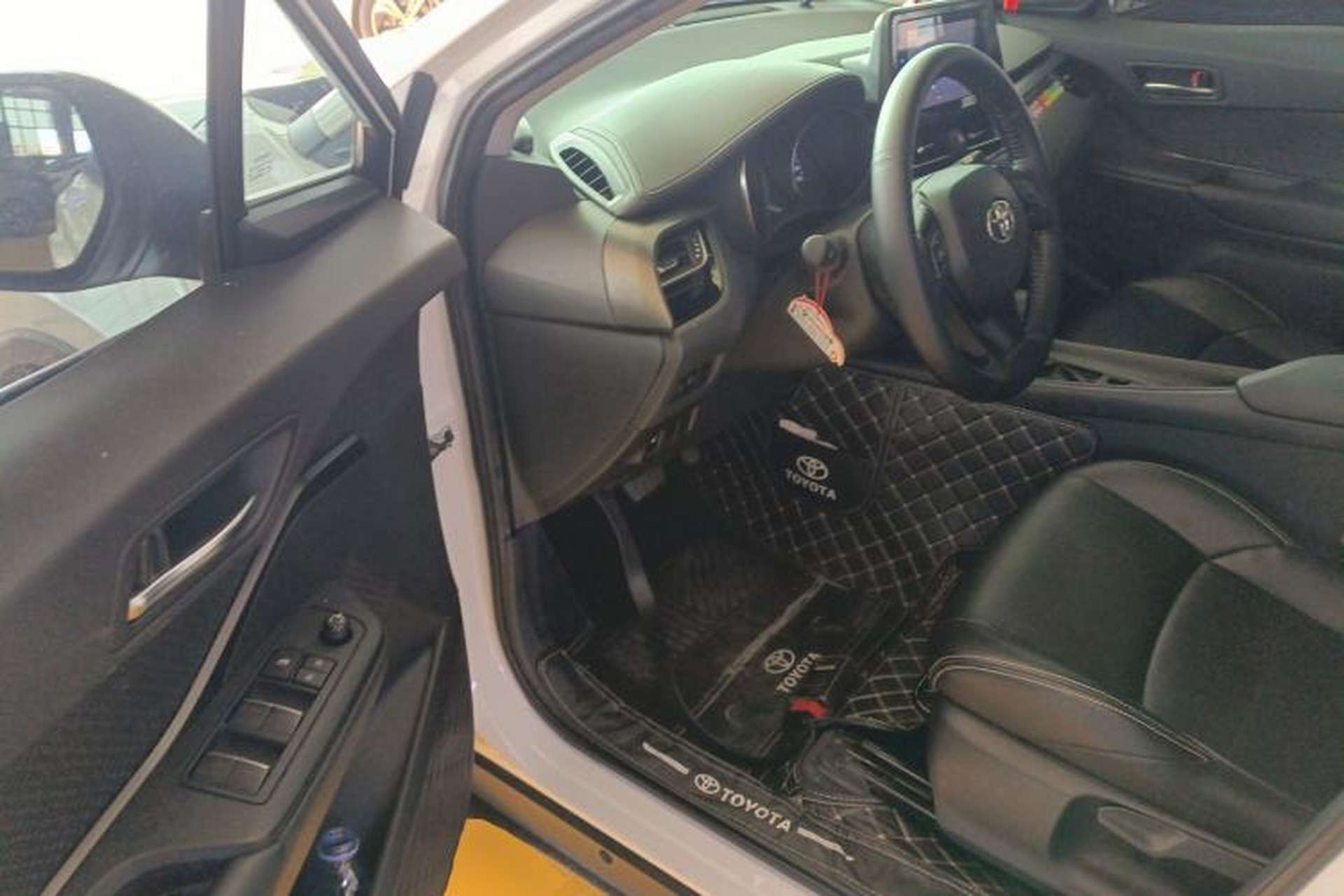 Used Toyota IZOA 2022 2.0L Yixing Version Driver Seat