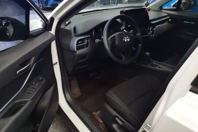 Used Toyota IZOA 2022 2.0L Yixing Version Driver Seat