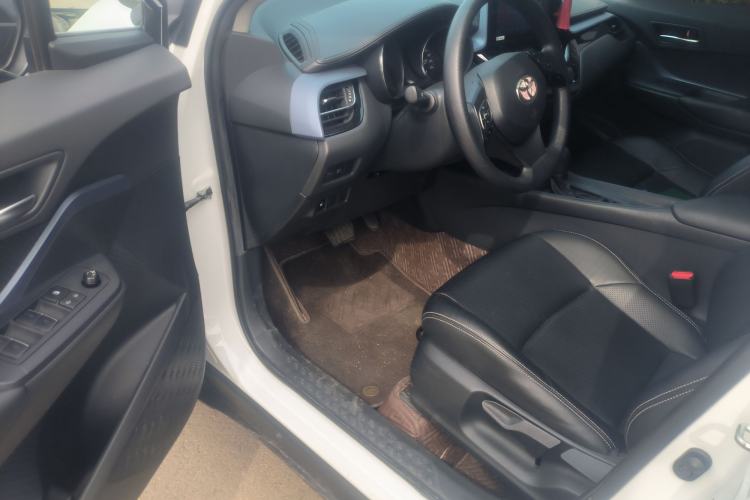 Used Toyota IZOA 2022 2.0L Yixing Version Driver Seat