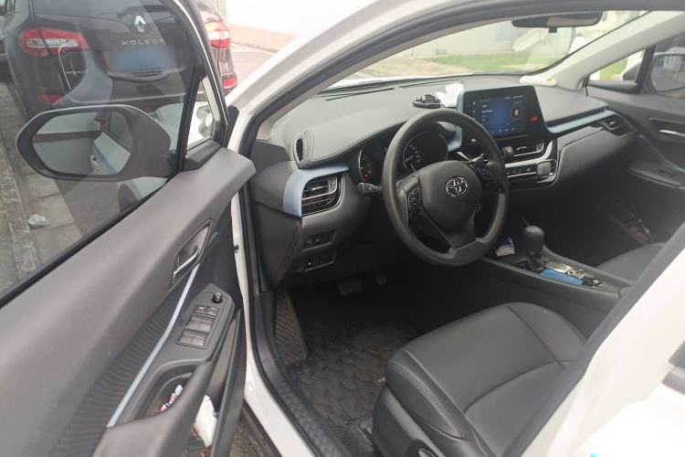 Used Toyota IZOA 2022 2.0L SPORT Edition Driver Seat