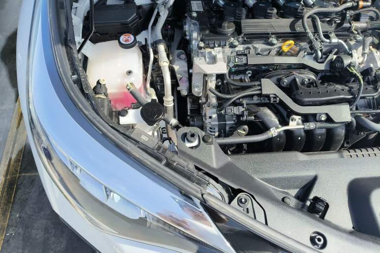 Used Toyota IZOA 2022 2.0L Yixing Version Engine Bay Right