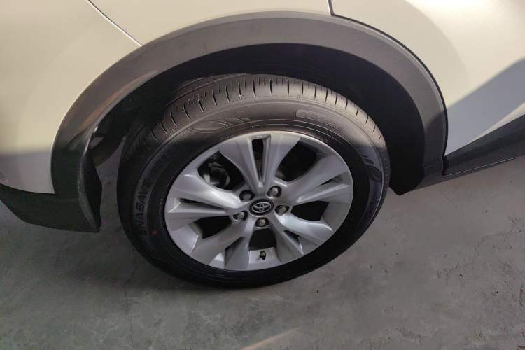 Used Toyota IZOA 2022 2.0L Yixing Version Exterior 5