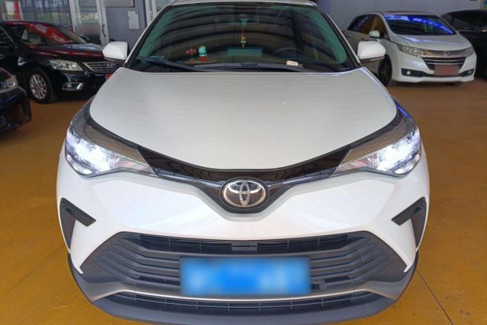 Used Toyota IZOA 2022 2.0L Yixing Version Front