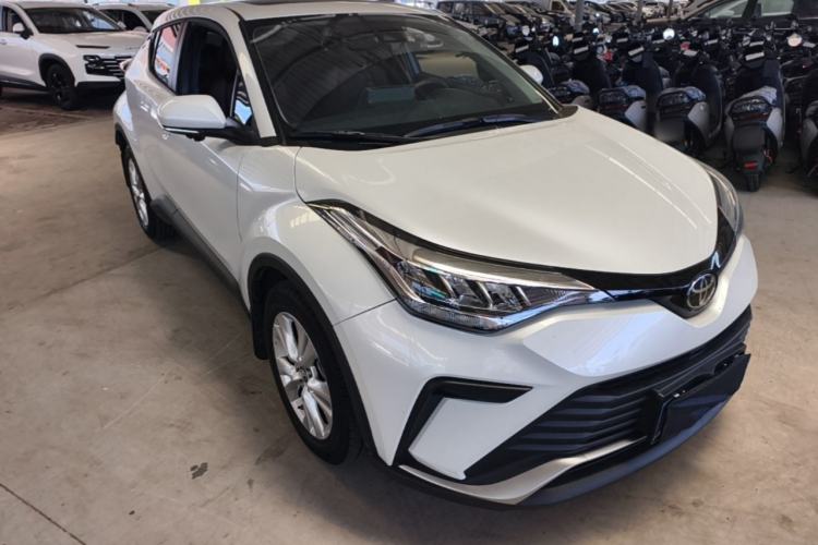 Used Toyota IZOA 2022 2.0L Yixing Version Front Right 45 Deg