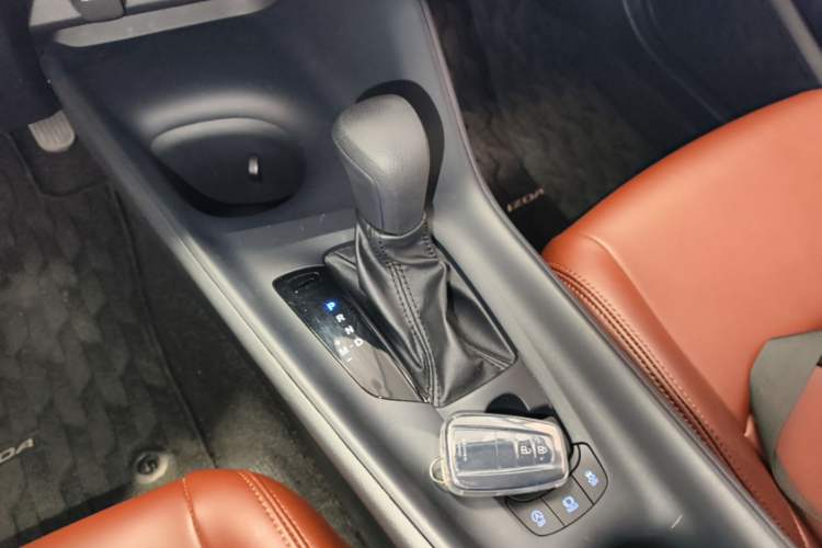 Used Toyota IZOA 2022 2.0L Yixing Version Gear Lever