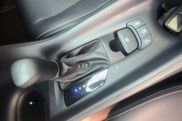 Used Toyota IZOA 2022 2.0L Yixing Version Gear Lever