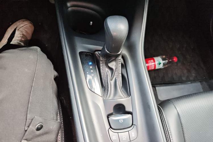 Used Toyota IZOA 2022 Dual-Motor 2.0L Yi Xing Edition Gear Lever