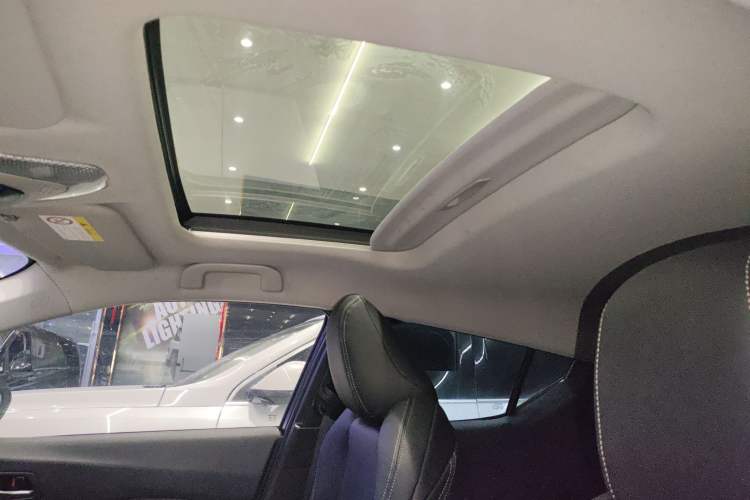 Used Toyota IZOA 2022 2.0L Yixing Version Headliner