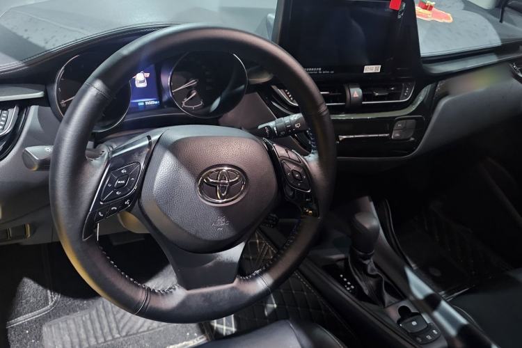 Used Toyota IZOA 2022 2.0L Yixing Version Interior 1