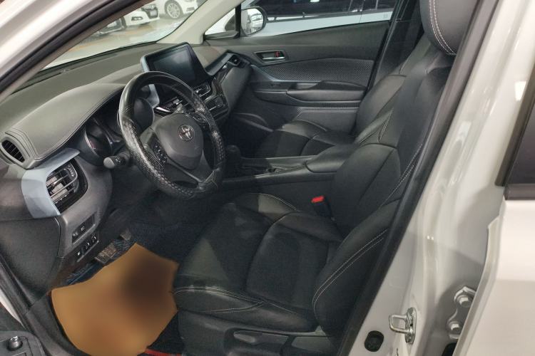 Used Toyota IZOA 2022 2.0L Yixing Version Interior 1