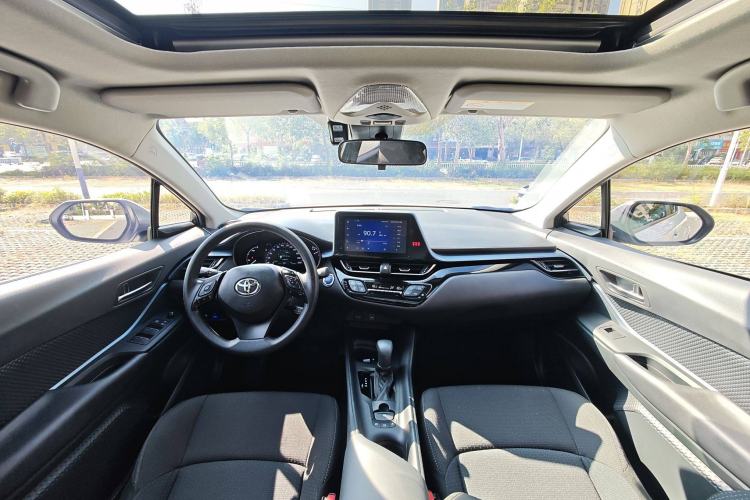 Used Toyota IZOA 2022 Dual-Motor 2.0L Yi Xing Edition Interior 1