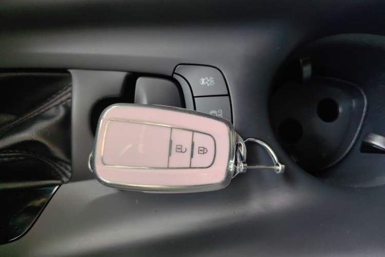 Used Toyota IZOA 2022 2.0L Yixing Version Interior 1