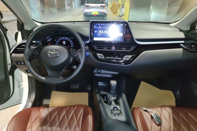 Used Toyota IZOA 2022 Dual-Motor 2.0L Yi Xing Edition Interior 2