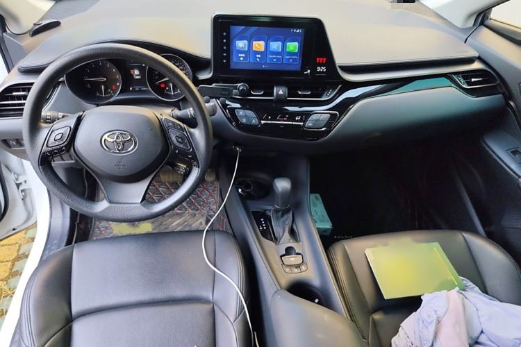 Used Toyota IZOA 2022 2.0L Yixing Version Interior 2