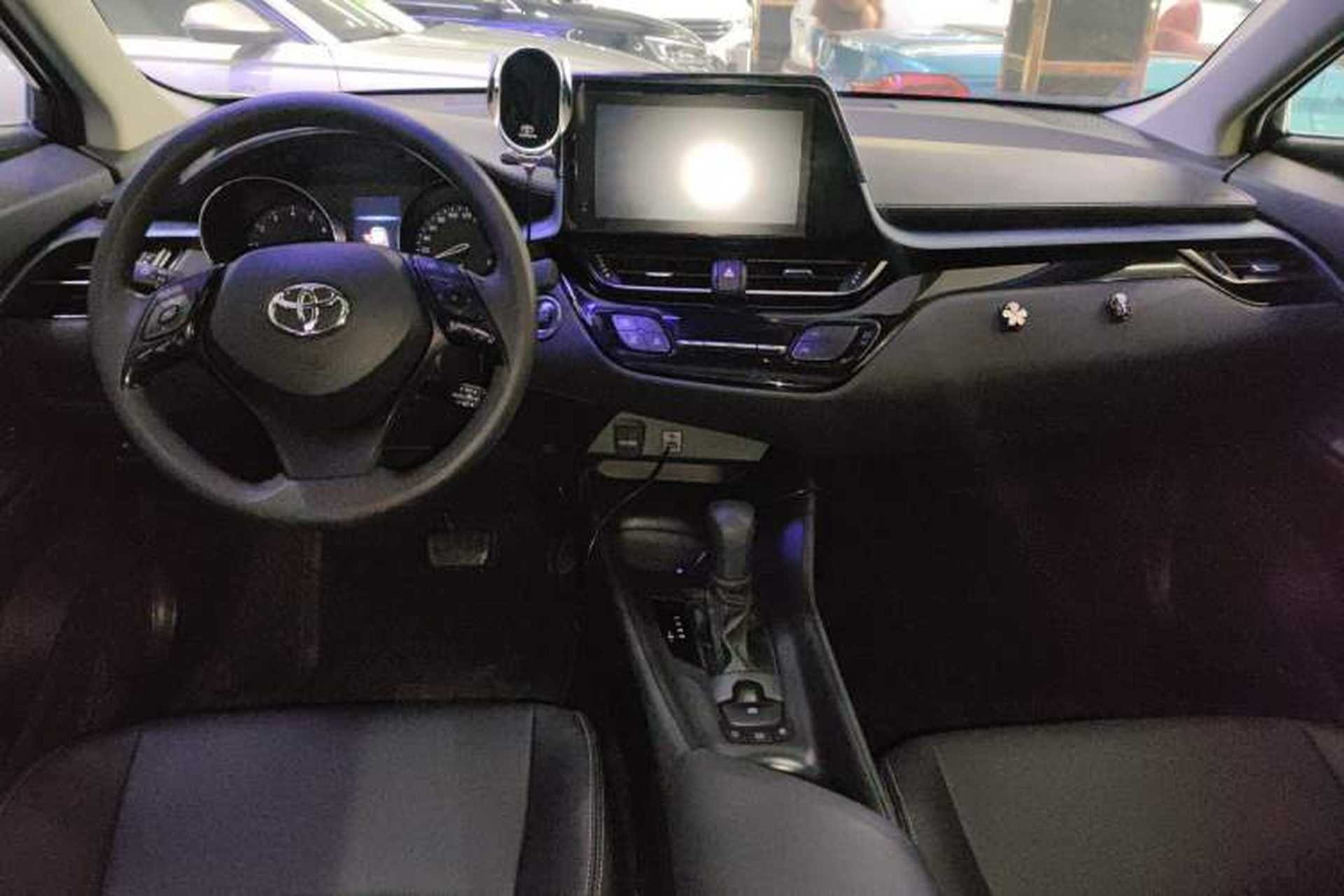 Used Toyota IZOA 2022 2.0L Yixing Version Interior 2
