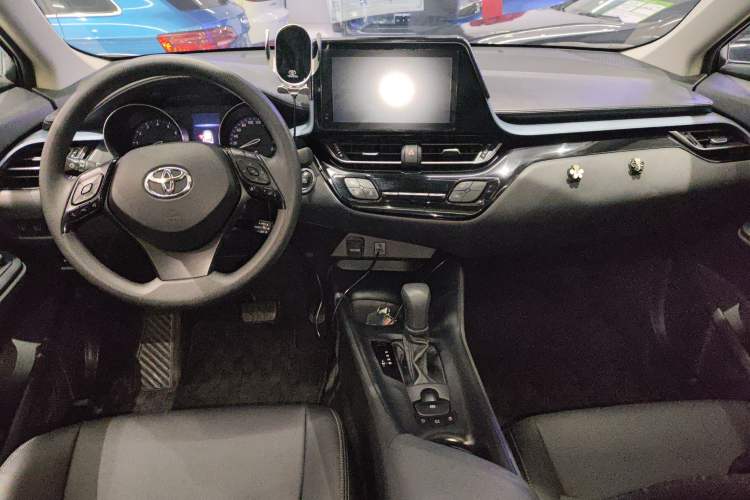Used Toyota IZOA 2022 2.0L Yixing Version Interior 2