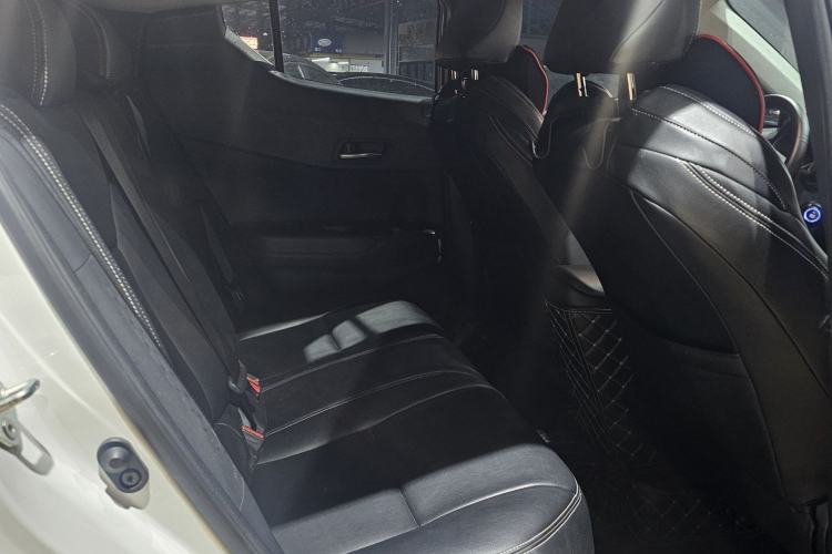 Used Toyota IZOA 2022 2.0L Yixing Version Interior 3