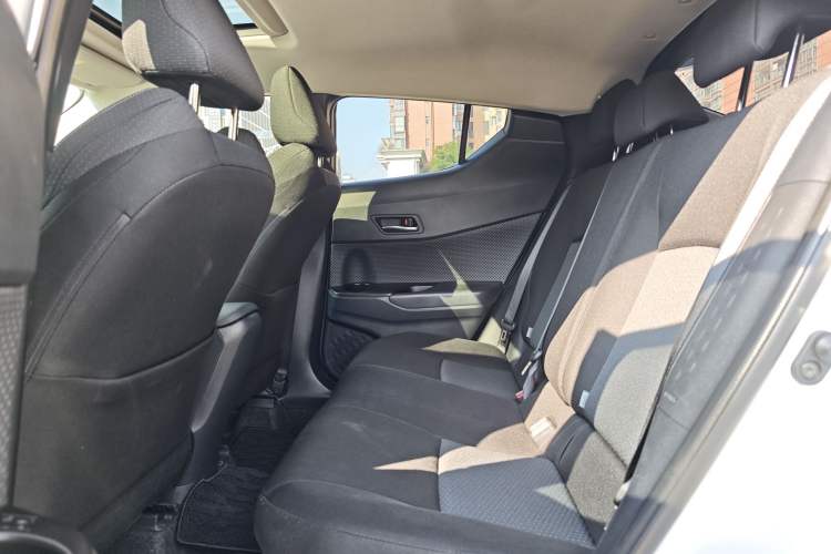 Used Toyota IZOA 2022 Dual-Motor 2.0L Yi Xing Edition Interior 3