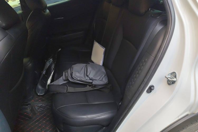 Used Toyota IZOA 2022 2.0L Yixing Version Interior 4
