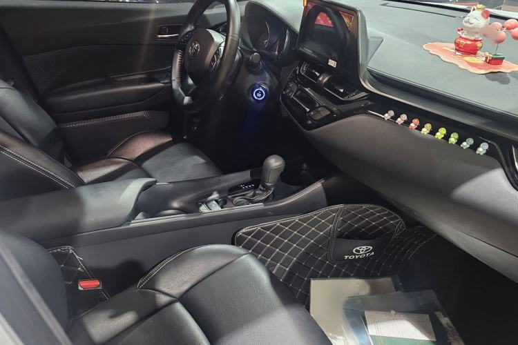Used Toyota IZOA 2022 2.0L Yixing Version Interior 5