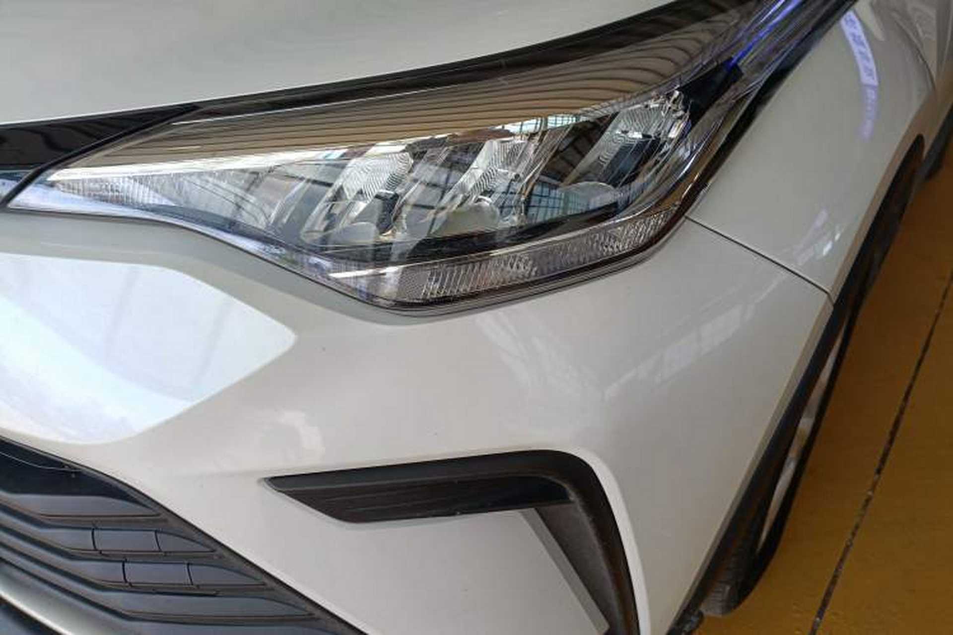 Used Toyota IZOA 2022 2.0L Yixing Version Left Front Headlight